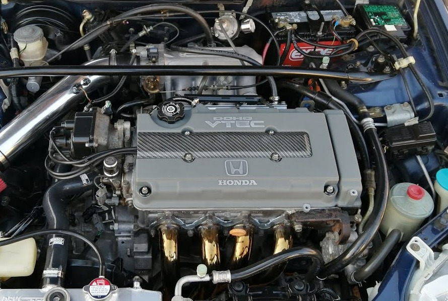 To start with, you need to know the head type of your Honda B20 engine. It is generally the LS P75 head type. Usually, the head has a knock sensor on it to tell if it's a high or low-compression motor. These engines have 84mm bores and 89mm strokes. They are similar to the B18B engine, but the firing order is different.