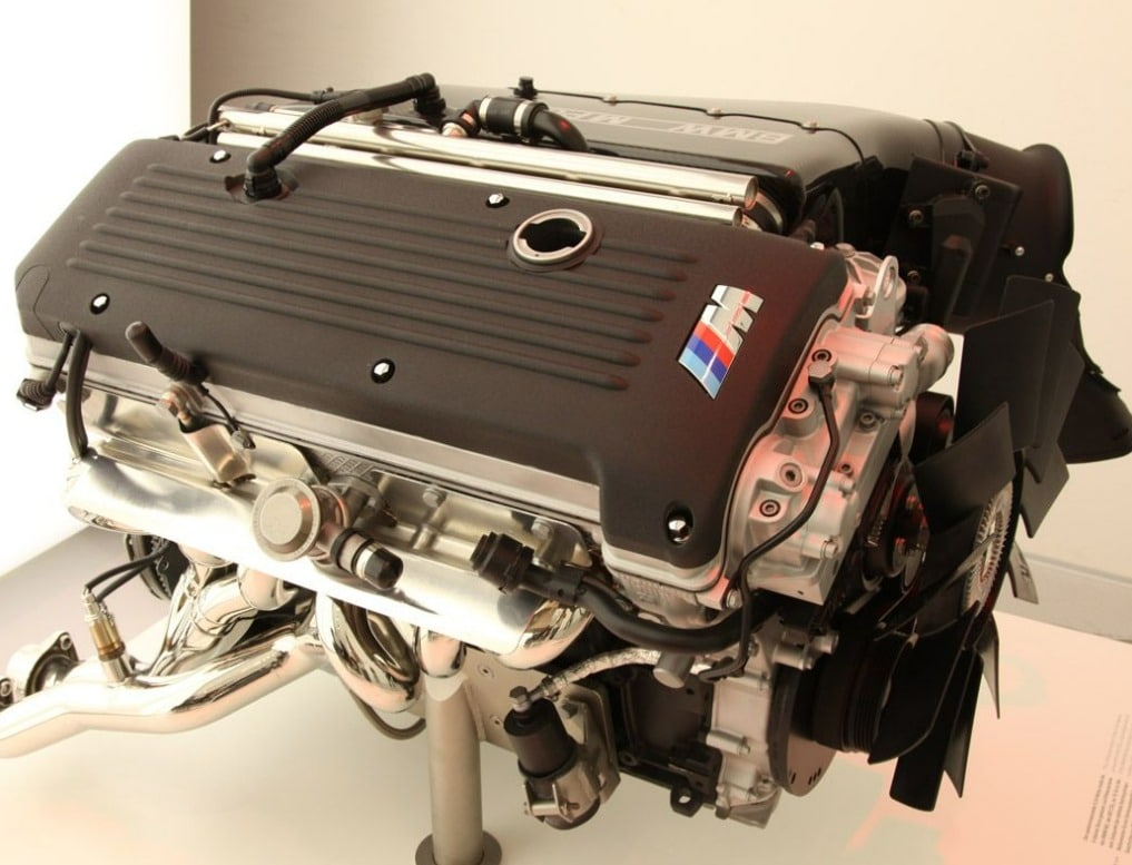 The BMW S54 engine was a highly successful straight-6 that won Engine of the Year five times in the class. It borrowed some elements from its predecessors, the S50 and S54i, and featured a double VANOS variable valve timing system. The S54 also had hollow cast-iron camshafts and finger followers to prevent oil deprivation during hard acceleration and cornering.